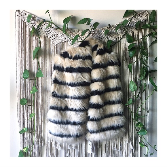 NWT Asos Black & Beige Striped Faux Fur Scarf - Picture 4 of 6